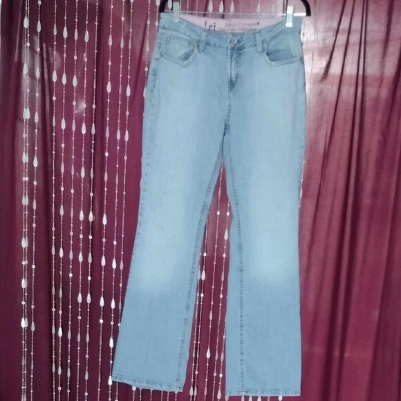 Size 11 L.e.i. Sophia Hiphugger Distressed Denim Light Blue Jeans - Picture 1 of 7